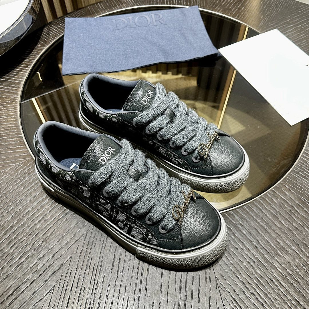 DR B33 Sneaker