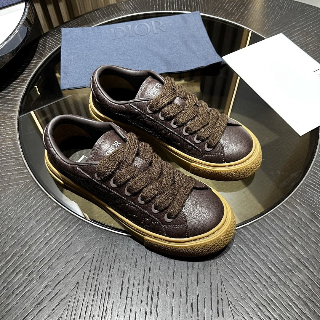 DR B33 Sneaker