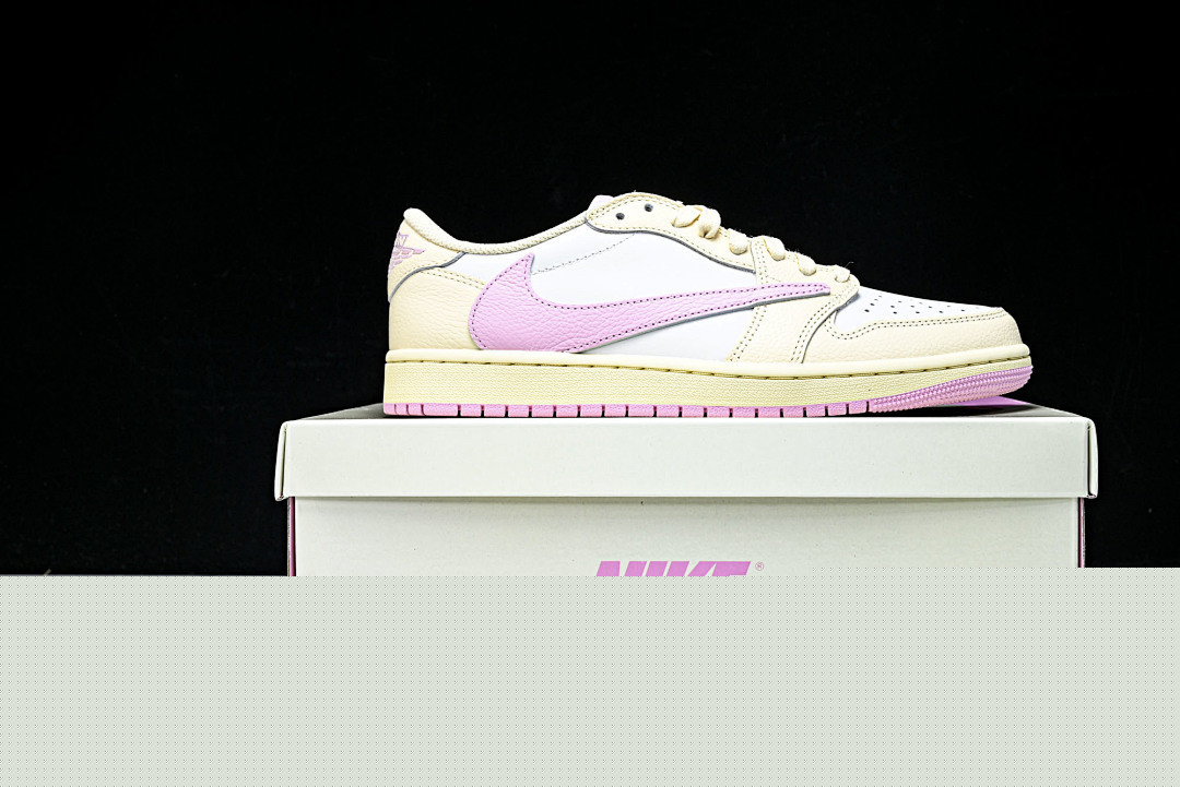 Travis Scott x Air Jordan 1 Low OG IQ7604-100