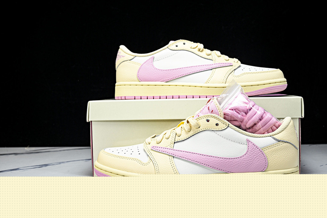 Travis Scott x Air Jordan 1 Low OG IQ7604-100