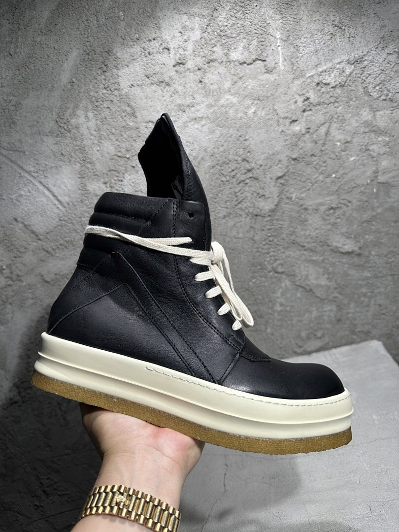 RO Sneakers
