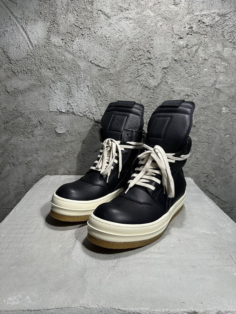 RO Sneakers