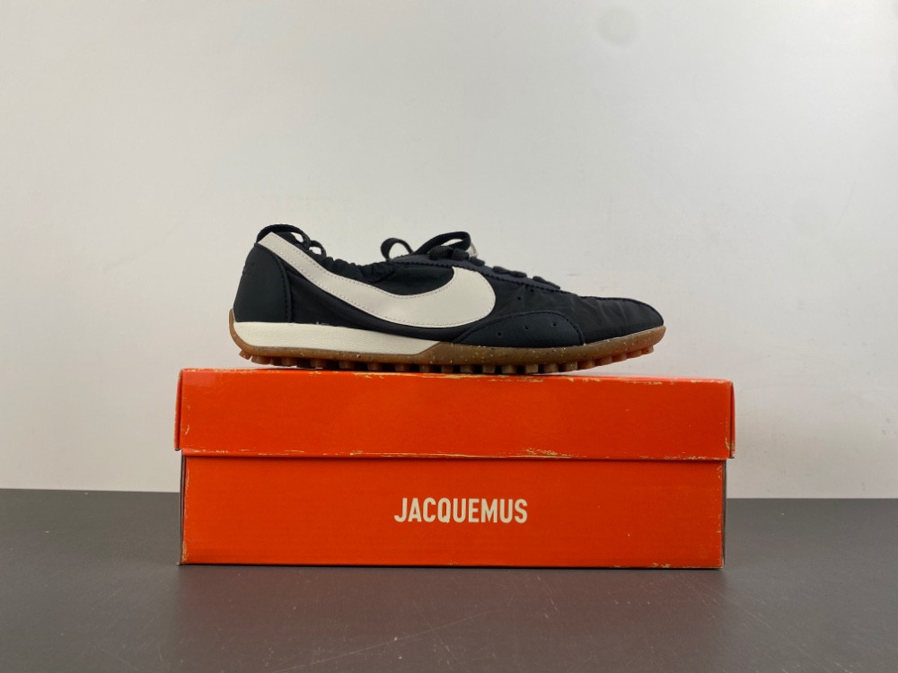 Jacquemus x Nike Jacumoon Shoe HV8547-001