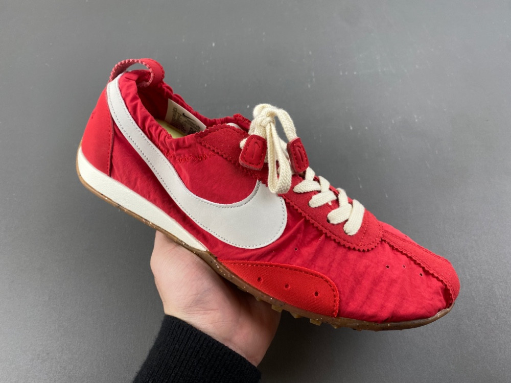 Jacquemus x Nike Moon HV8547-600