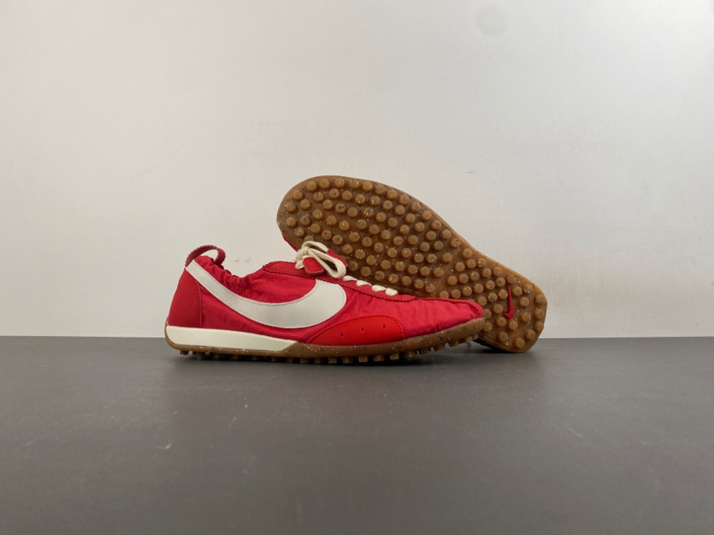 Jacquemus x Nike Moon HV8547-600