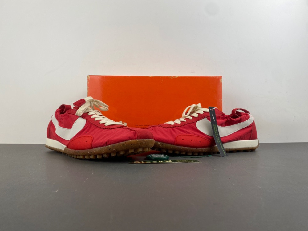 Jacquemus x Nike Moon HV8547-600