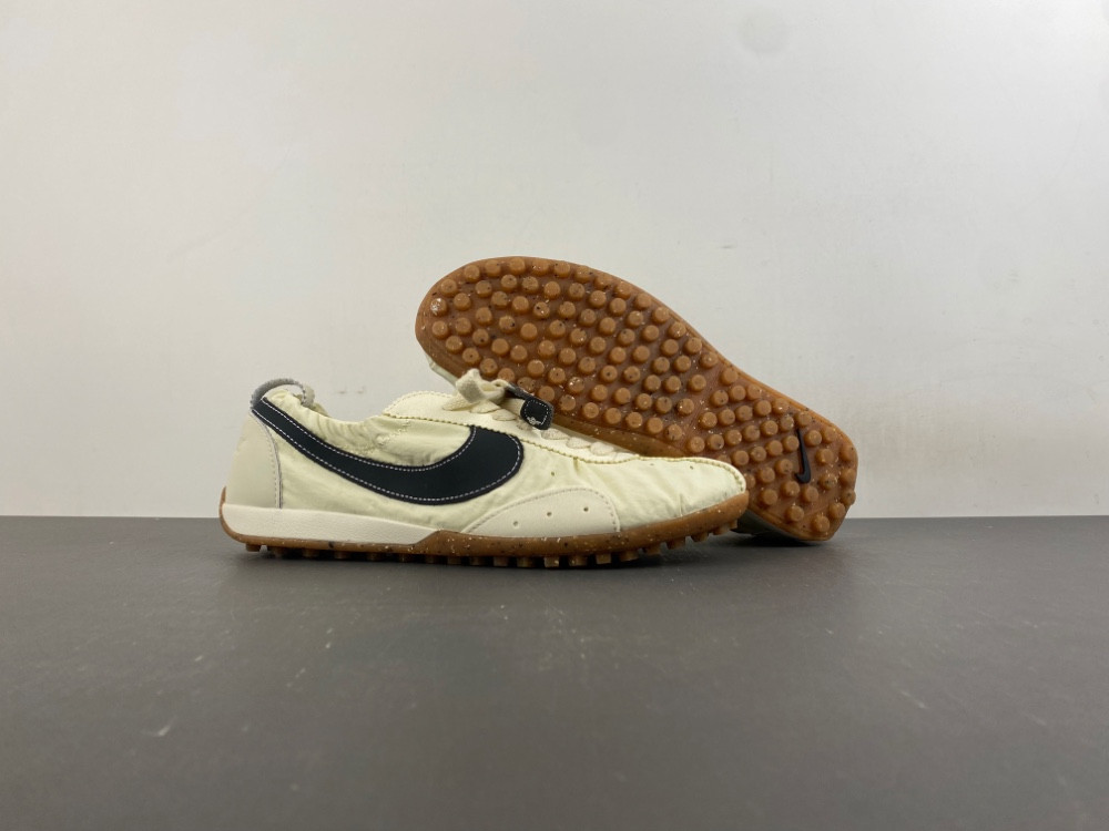 Jacquemus x Nike Jacumoon Shoe HV8547-700