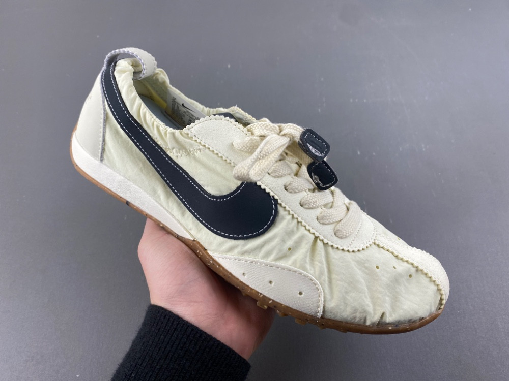 Jacquemus x Nike Jacumoon Shoe HV8547-700