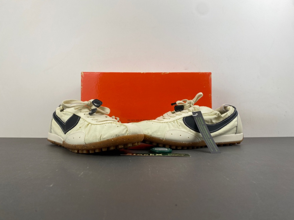 Jacquemus x Nike Jacumoon Shoe HV8547-700