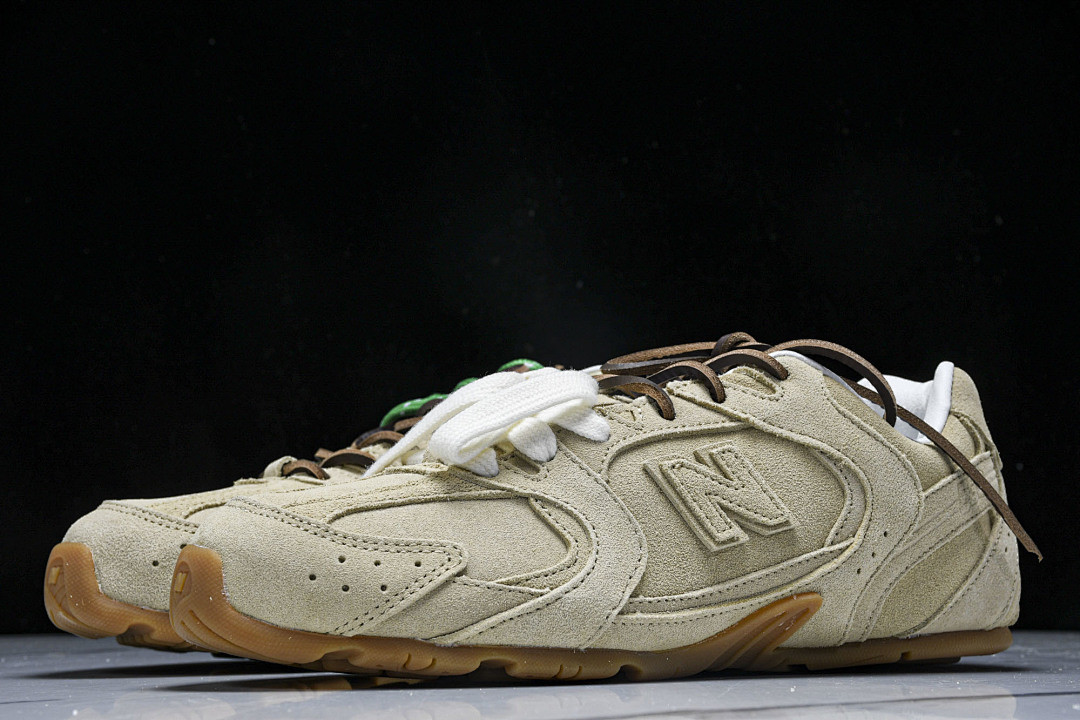 New Balance xMi­uMi­u NB-001
