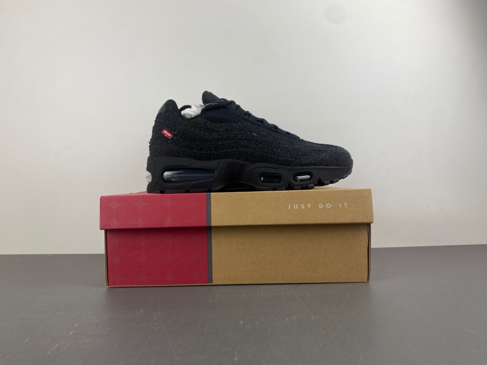 Air Max 95 x Levi