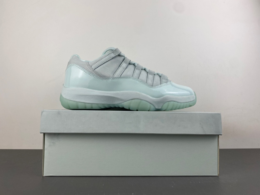 Air Jordan 11 Low IW1882-300