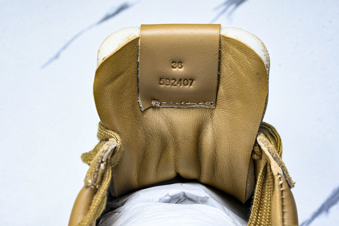 L0ew* SNEAKER