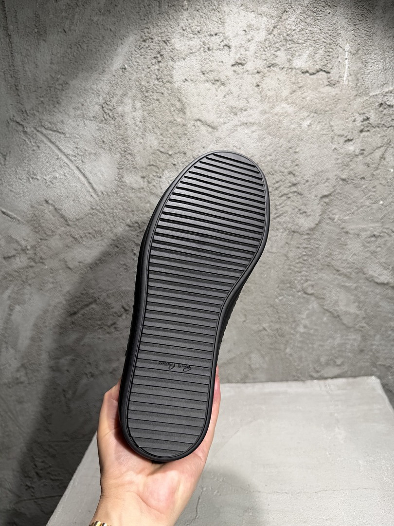 RO Sneakers