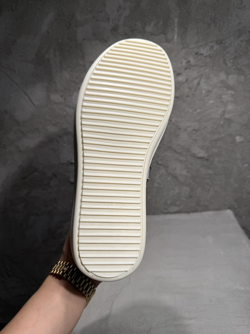 RO Sneakers