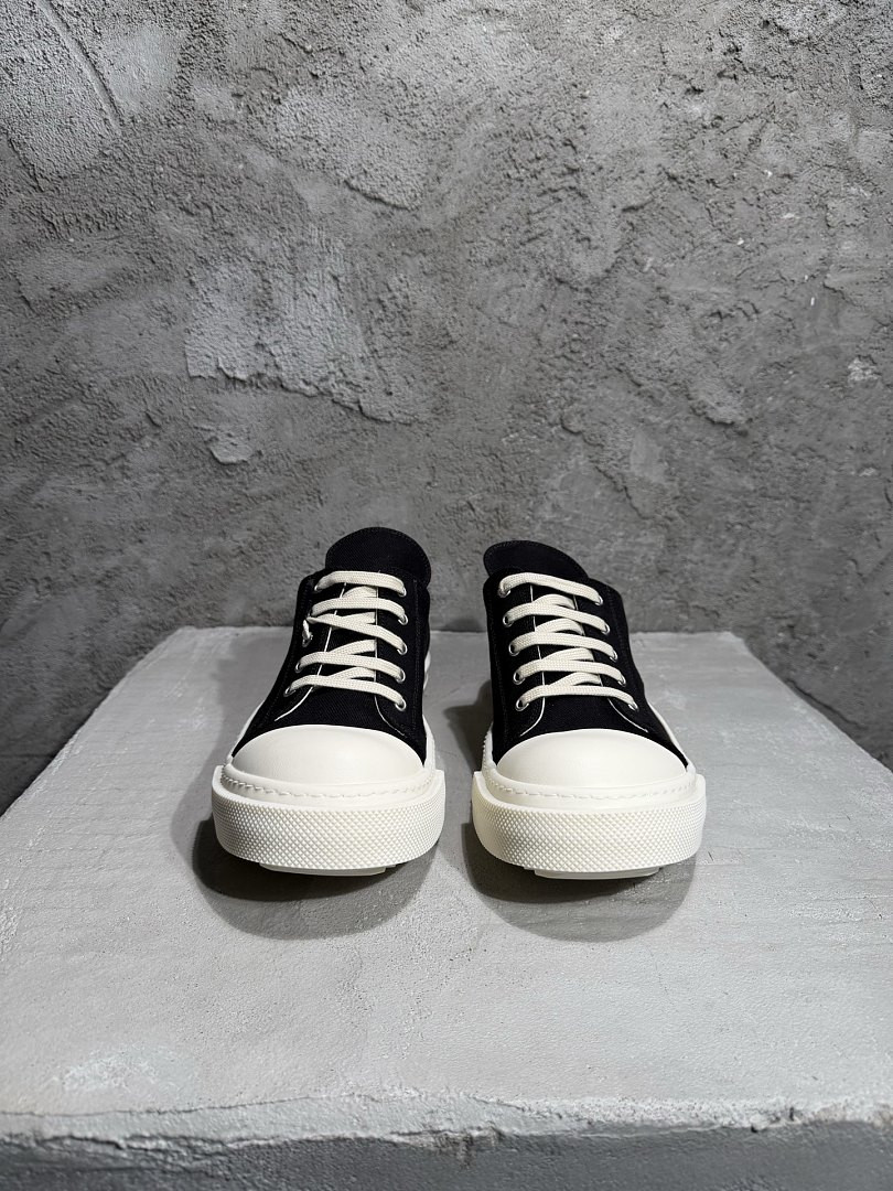RO Sneakers