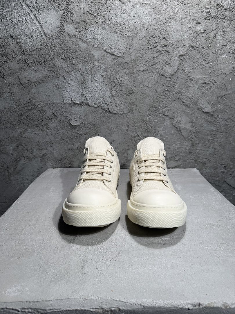 RO Sneakers