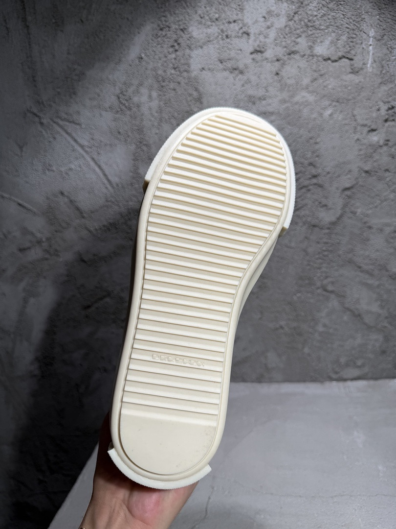 RO Sneakers