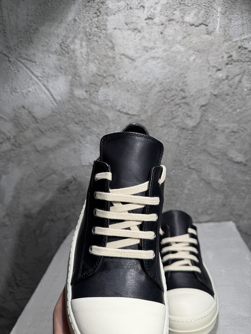 RO Sneakers