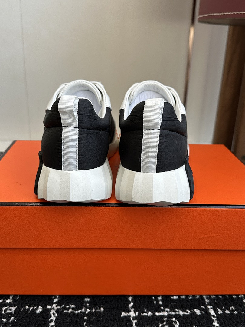 H**me5 SNEAKER