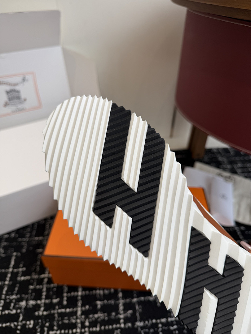 H**me5 SNEAKER