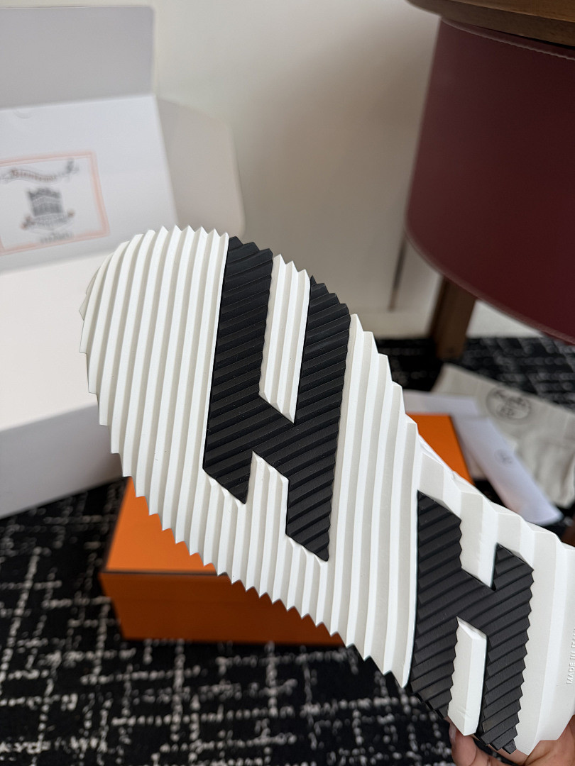 H**me5 SNEAKER