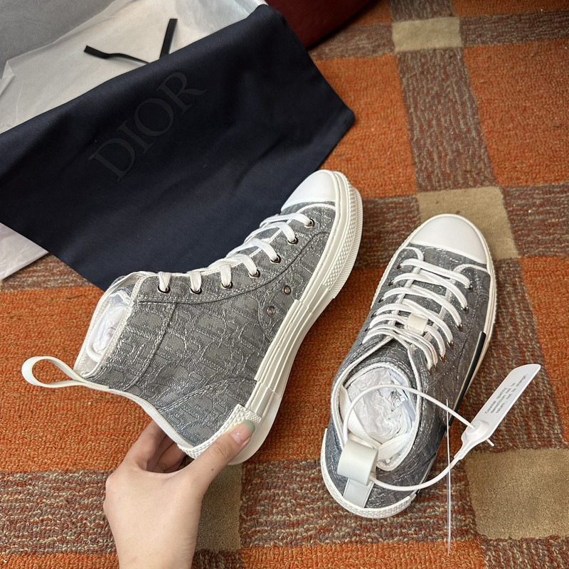 DR B23 High Top Sneaker
