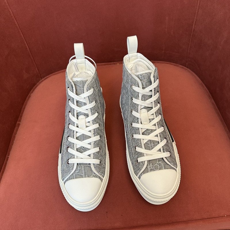 DR B23 High Top Sneaker