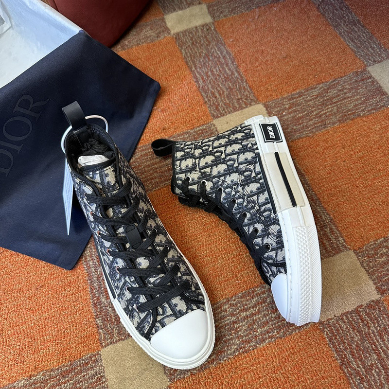 DR B23 High Top Sneaker