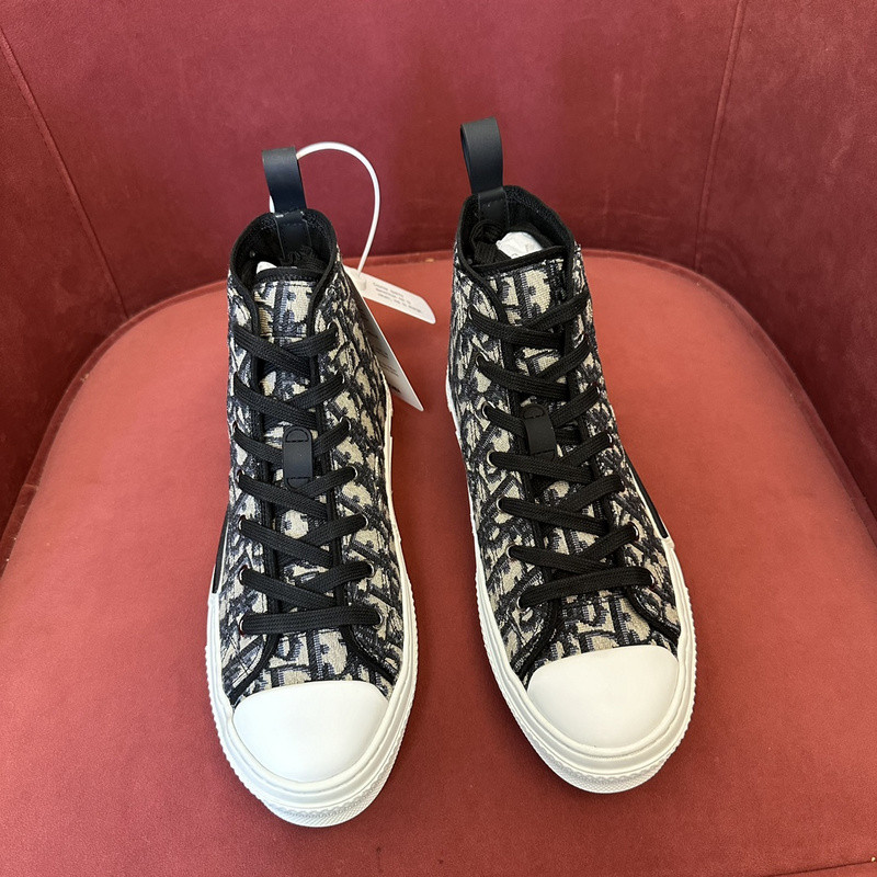 DR B23 High Top Sneaker