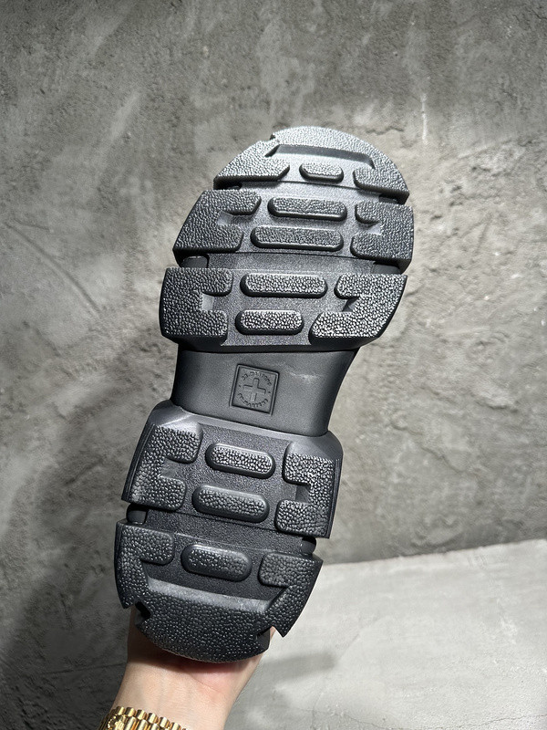 RO Sneakers