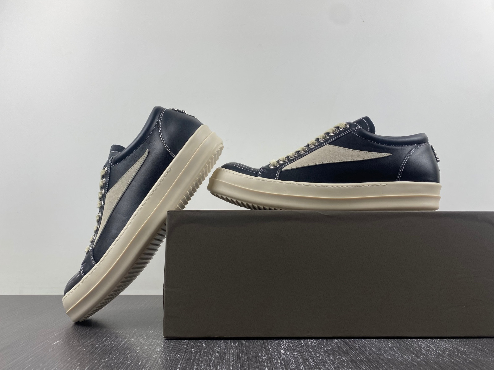 RO Sneakers