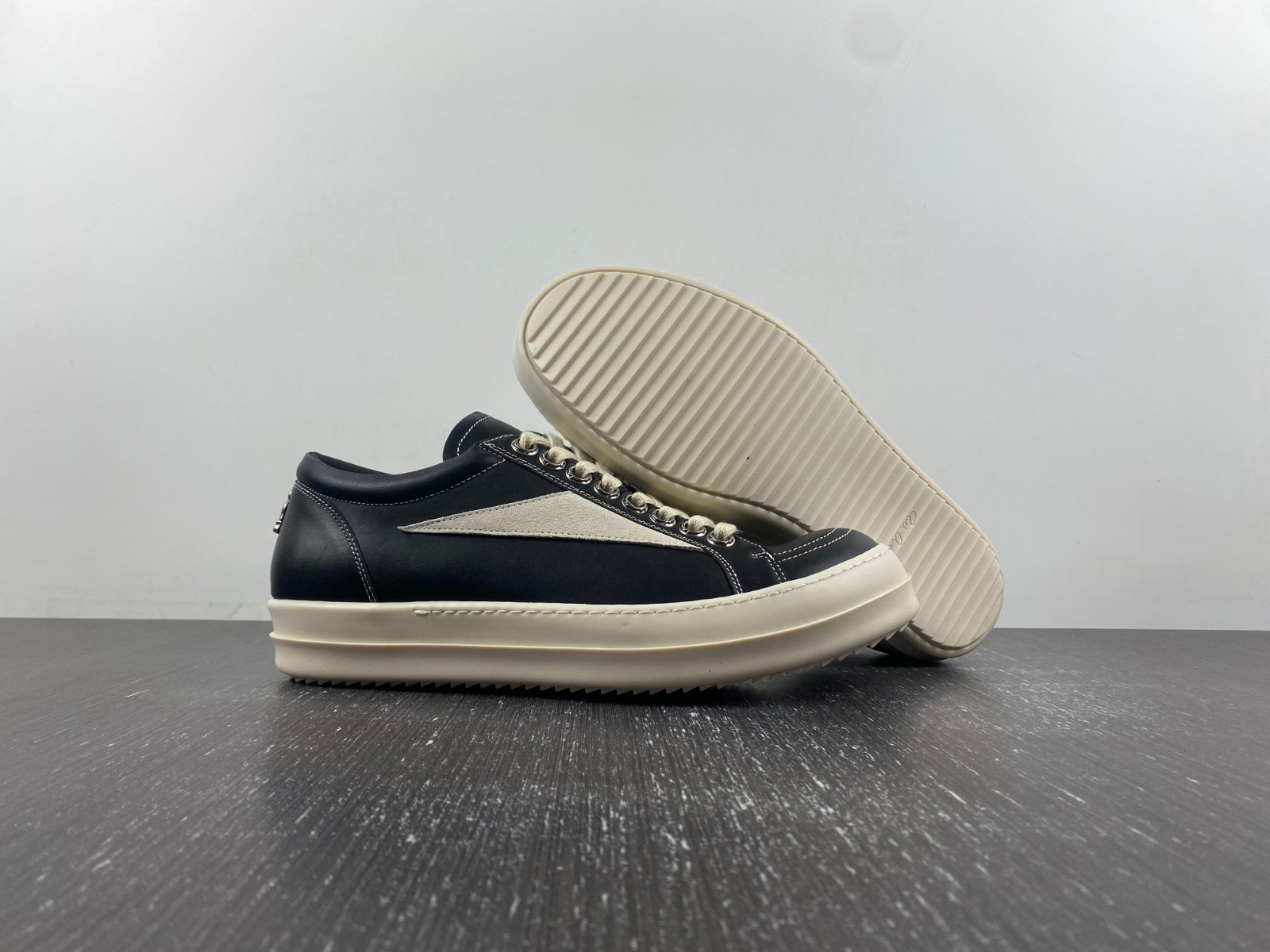 RO Sneakers