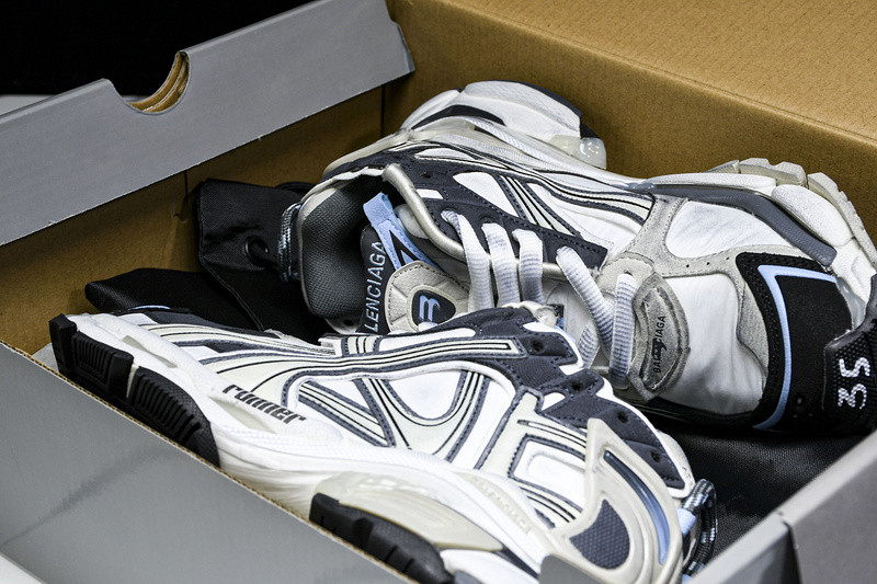 Balenciaga Runner W3RNY 063