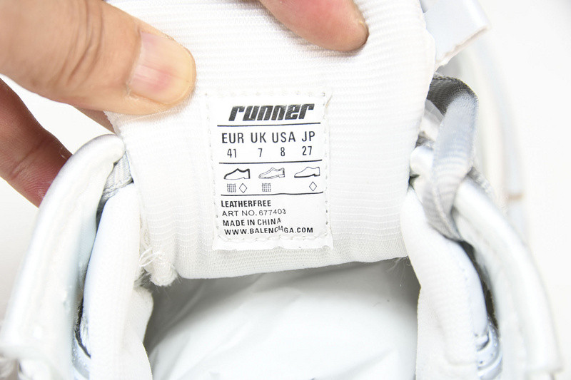 Balenciaga Runner W3RBL-8100