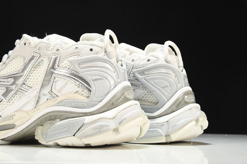 Balenciaga Runner W3RBL-8100