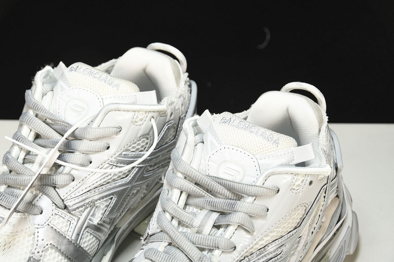 Balenciaga Runner W3RBL-8100