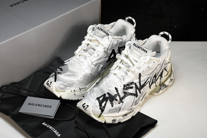 Balenciaga Runner 677402 W3RBQ 9010