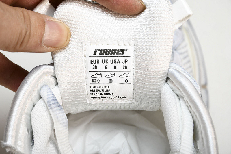 Balenciaga Runner W3RBW-0102