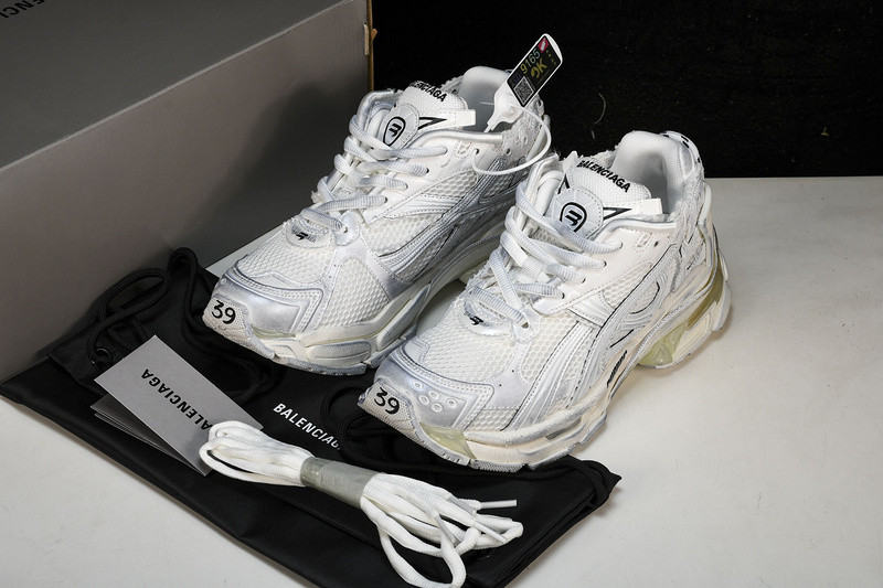 Balenciaga Runner W3RBW-0102