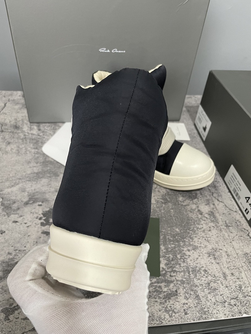 RO Sneakers