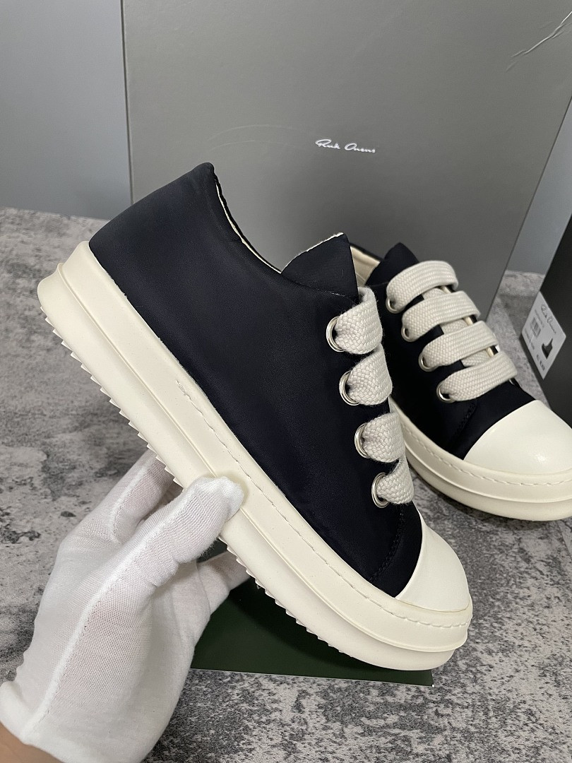 RO Sneakers