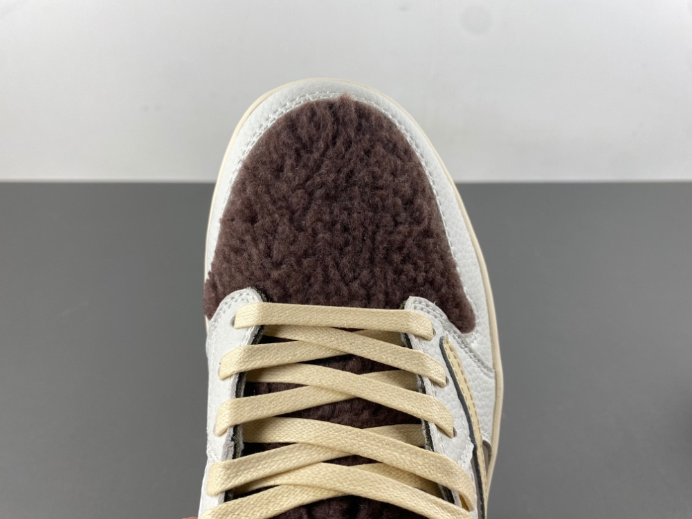 Travis Scott x Jordan Air Jordan 1 Low DM7866-717