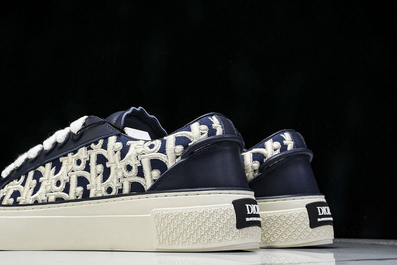 DR B33 Sneaker