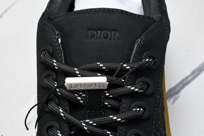 DR B33 Sneaker