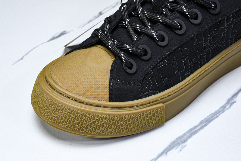 DR B33 Sneaker