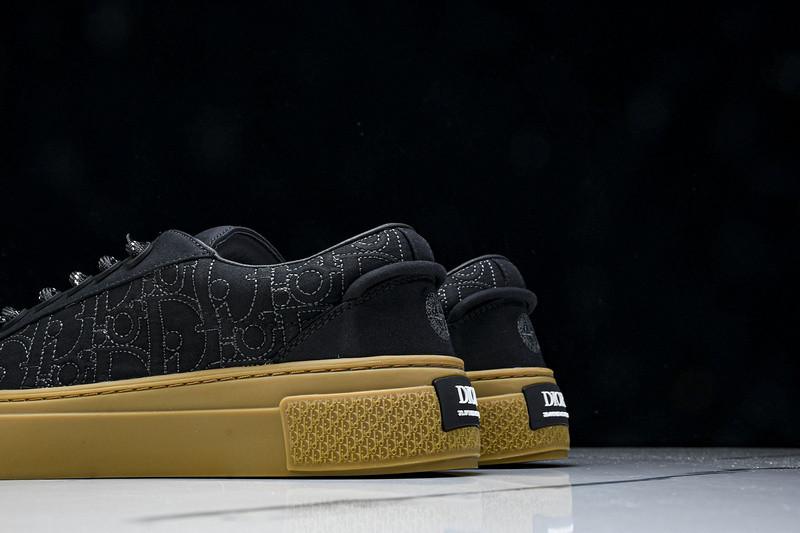 DR B33 Sneaker