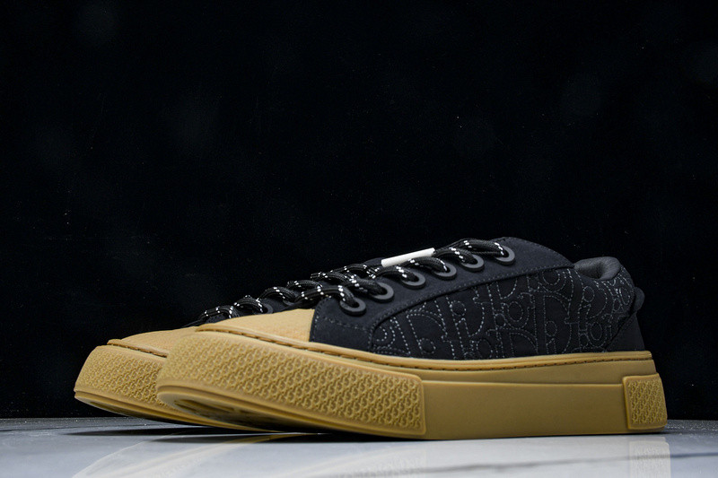 DR B33 Sneaker