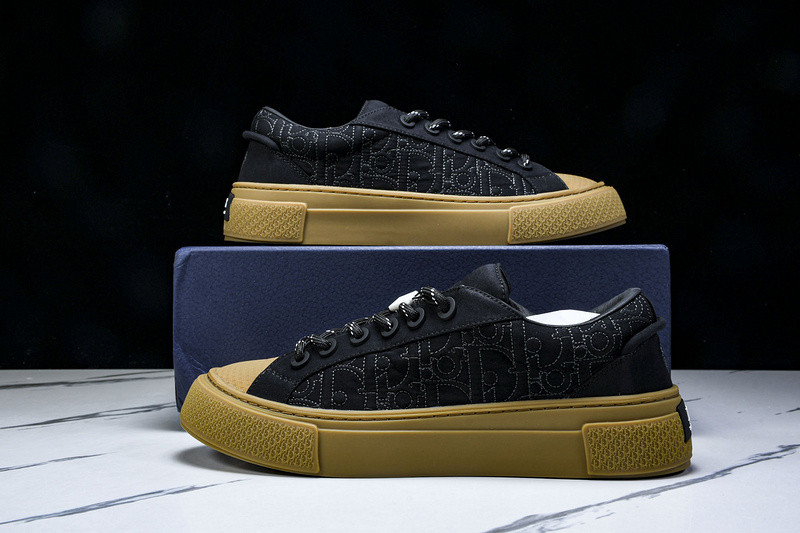 DR B33 Sneaker