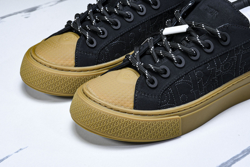 DR B33 Sneaker